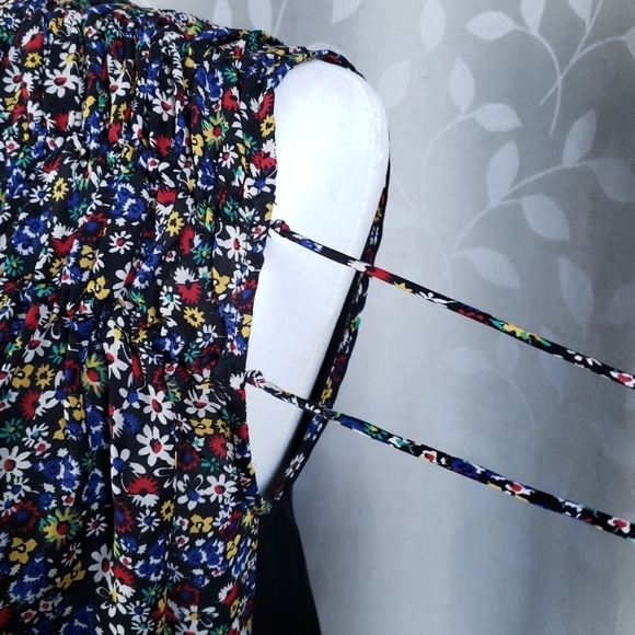 Derek Lam 100% Silk Dark Floral Tassel Sleeveless Blouse 10 Crosby Black Red 4 - Picture 4 of 15